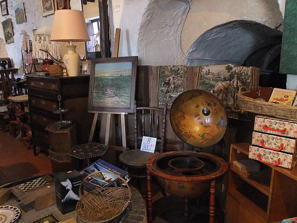 Schnäppchenjagd auf privatem Flohmarkt